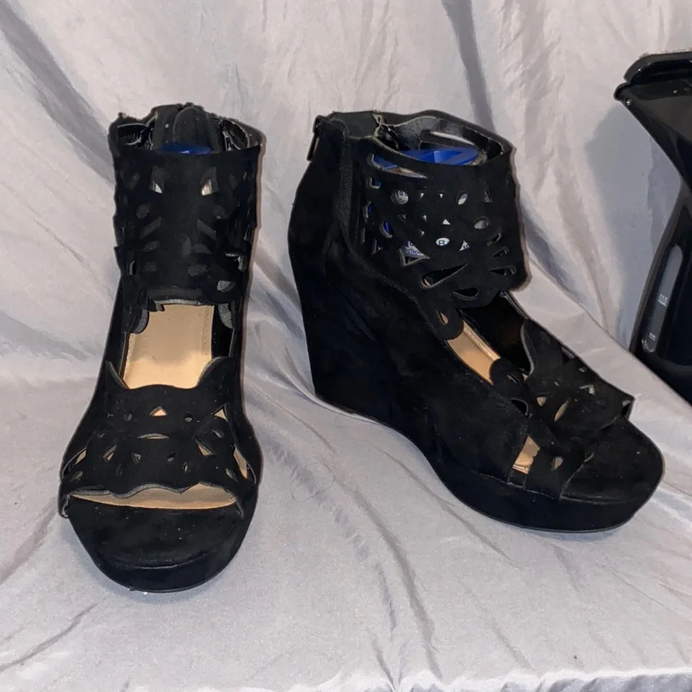 Torrid Platform - Picture 1 of 9